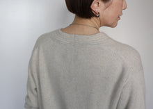 画像をギャラリービューアに読み込む, Vネックニット