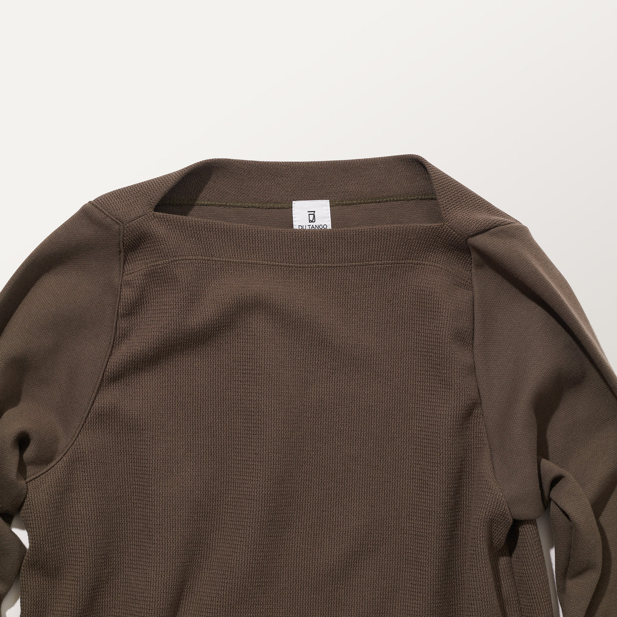 ボートネックTEE